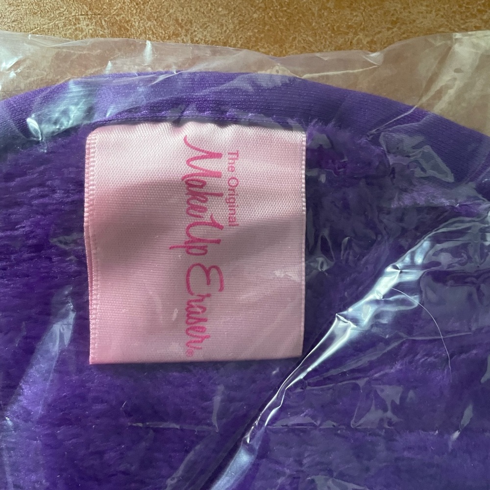 MakeUp Eraser in Rich Purple with Pink Tag